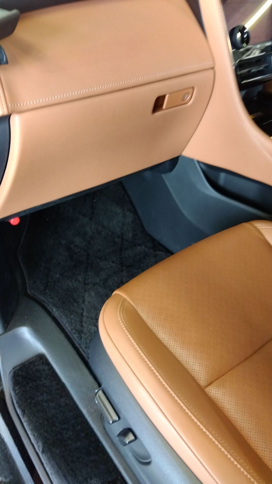車内清掃と車内（ルーム）クリーニングの違いってあるの？