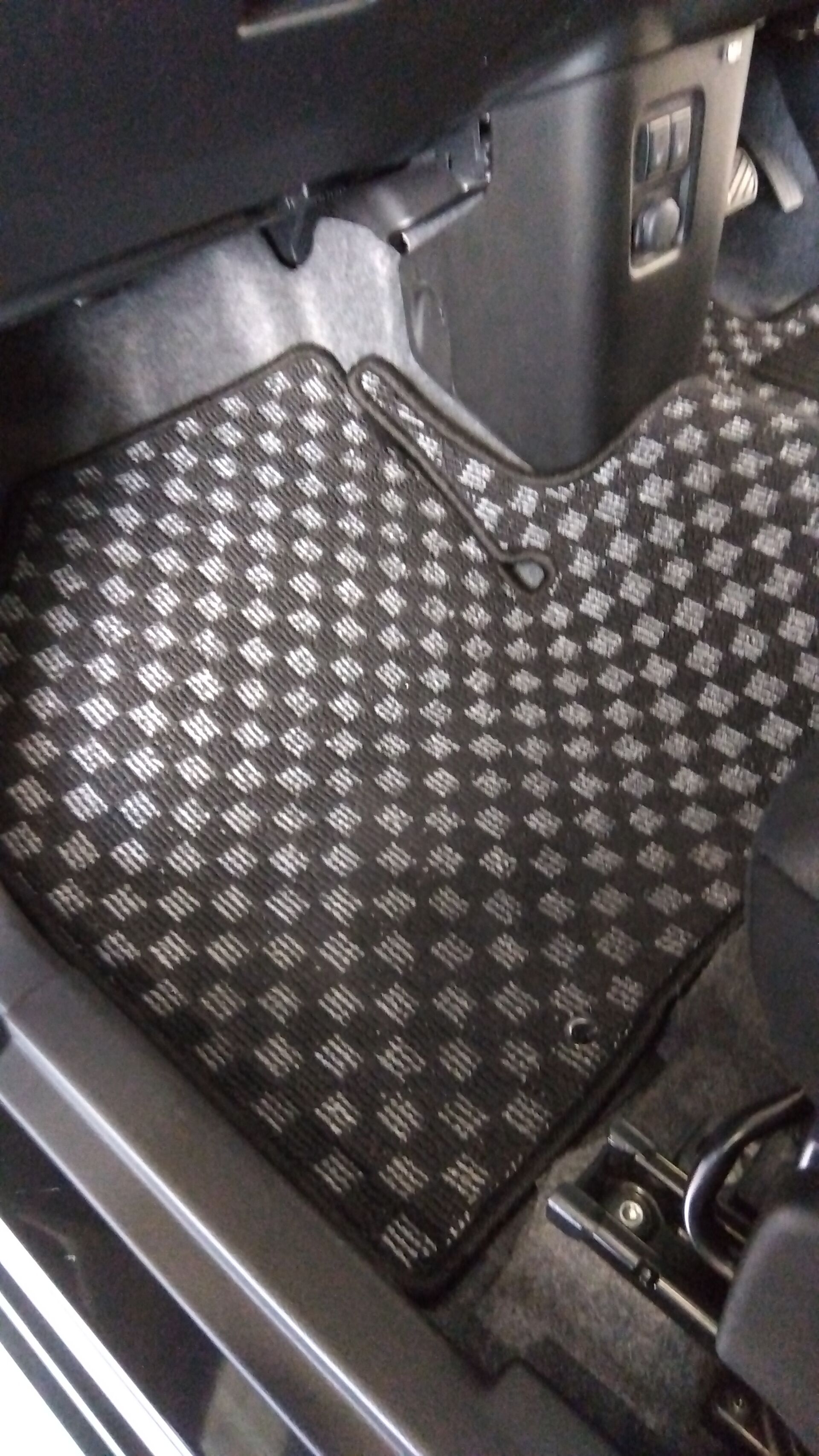 出張でご自宅や会社に車内清掃で参ります!!